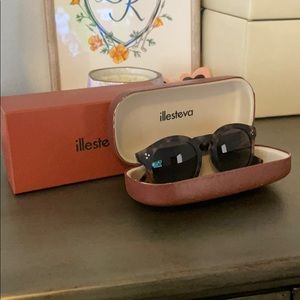 Illesteva Round Tortoise Shell Glasses